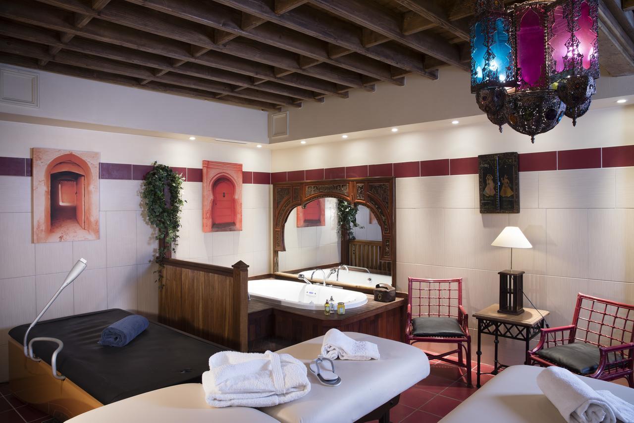Hotel Et Spa Le Lion D'Or Pont-Évêque Εξωτερικό φωτογραφία